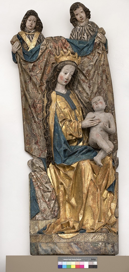 Skulptur: Maria mit Jesuskind und zwei Assistenzengeln (SBG gGmbH CC BY-NC-SA)
