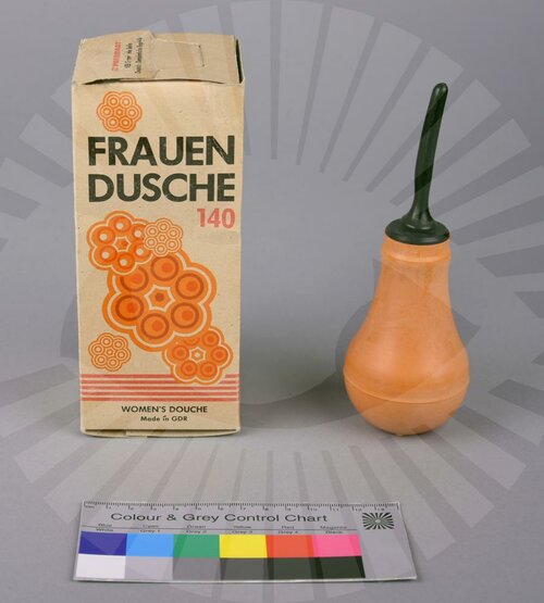 https://sammlung.dhmd.digital/images/9fd4ede8-1fe4-4dbd-bcac-de556b106f58.jpg (Stiftung Deutsches Hygiene-Museum Dresden CC BY-NC-SA)