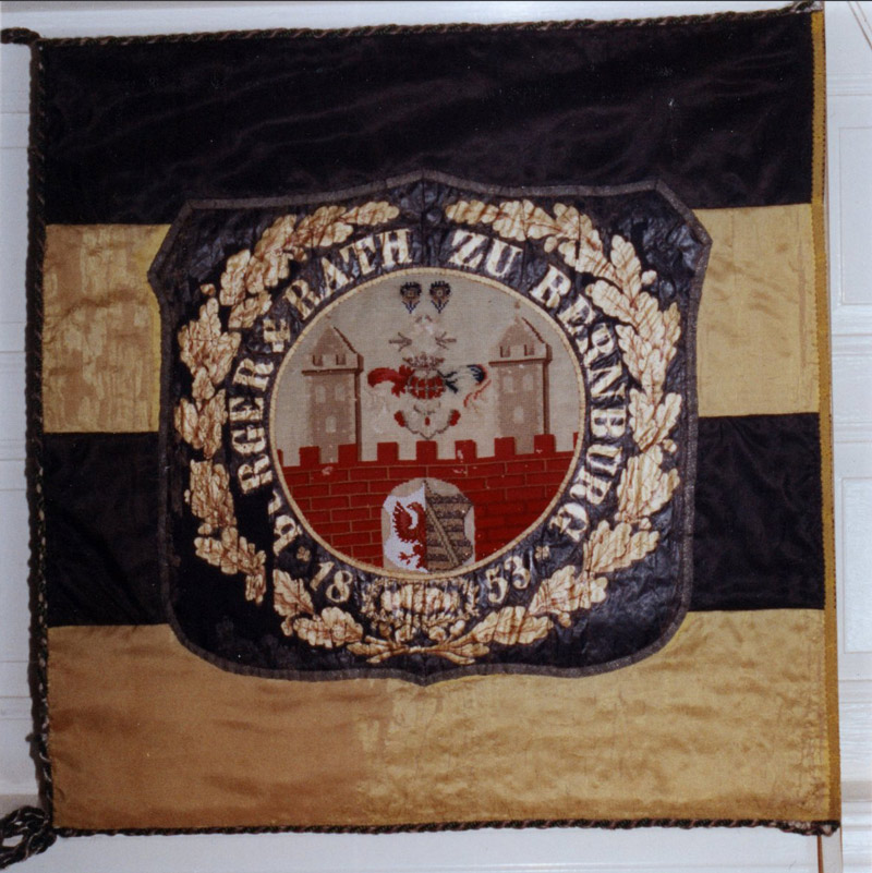 Fahne &quot;Bürger und Rath zu Bernburg 1853&quot; (Museum Schloss Bernburg CC BY-NC-SA)