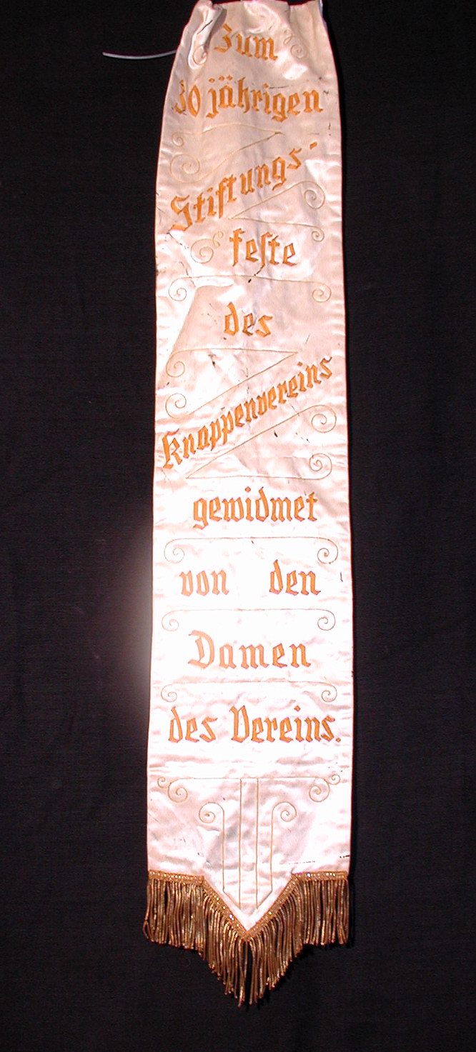 Fahnenschleife zum Stiftungsfeste des Knappenvereins (Museum Schloss Bernburg CC BY-NC-SA)