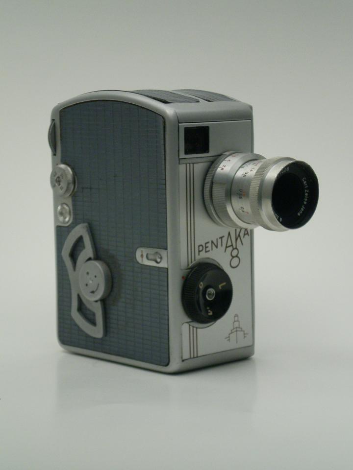 Schmalfilmkamera "Pentacon PentAka 8" (Industrie- und Filmmuseum Wolfen CC BY-NC-SA)