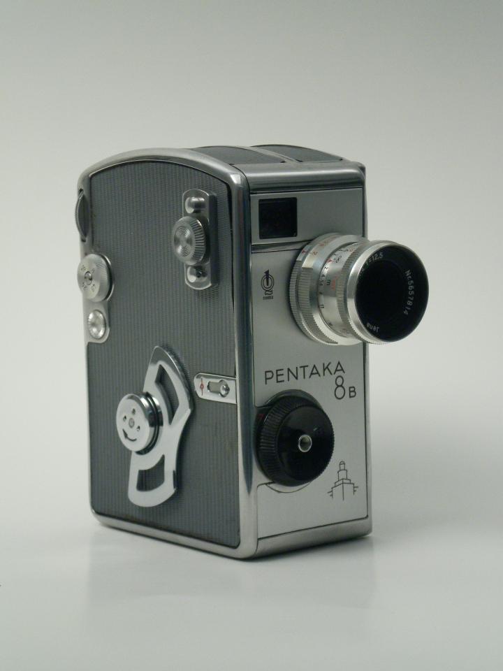 Schmalfilmkamera "Pentacon PentAka 8 B" (Industrie- und Filmmuseum Wolfen CC BY-NC-SA)