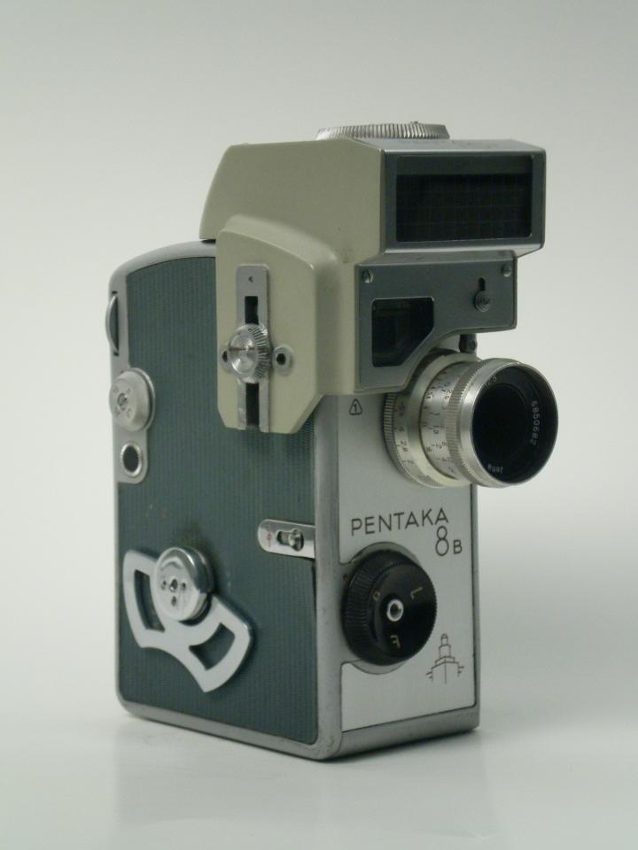 Schmalfilmkamera "Pentacon PentAka 8 B" mit "Penta Fot" (Industrie- und Filmmuseum Wolfen CC BY-NC-SA)