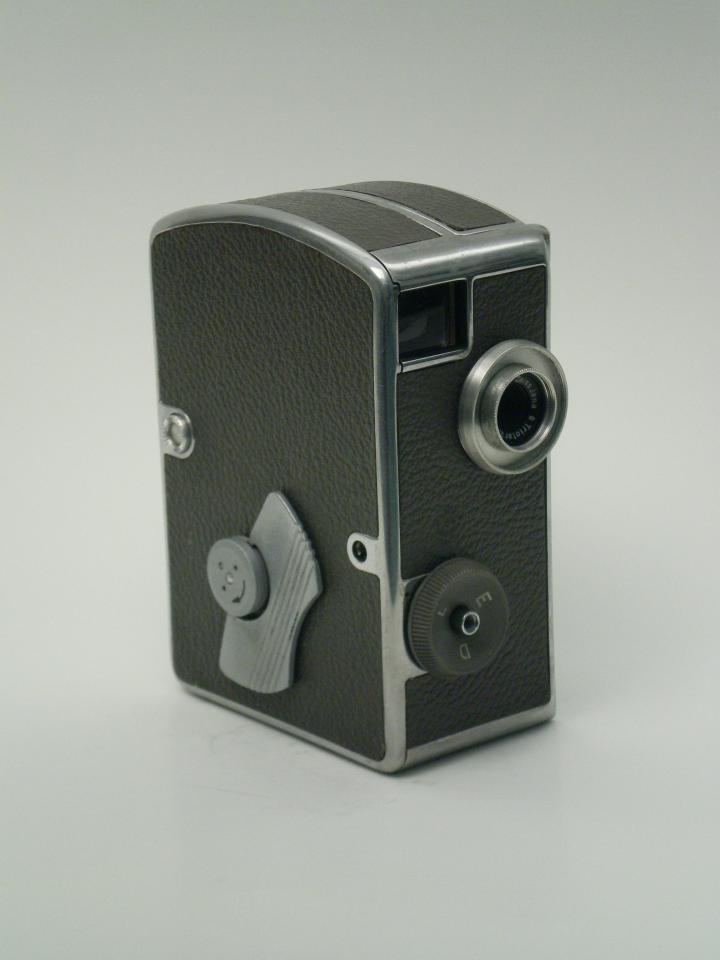 Schmalfilmkamera "Pentacon AK 8" (Industrie- und Filmmuseum Wolfen CC BY-NC-SA)