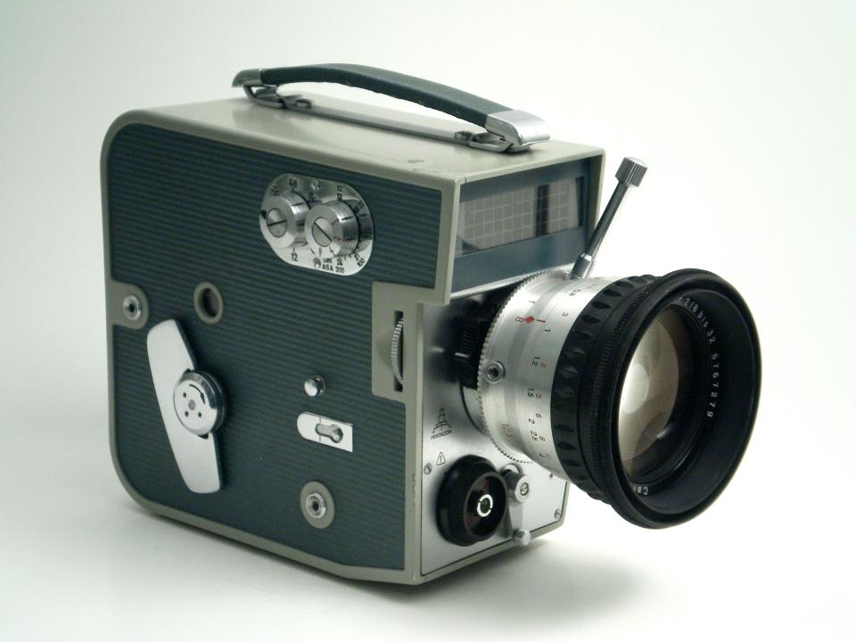 Schmalfilmkamera "Pentacon Pentaflex 8" (Industrie- und Filmmuseum Wolfen CC BY-NC-SA)