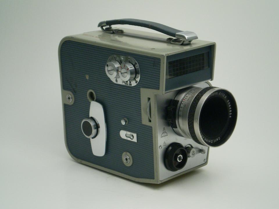 Schmalfilmkamera "Pentacon Pentaflex 8" (Industrie- und Filmmuseum Wolfen CC BY-NC-SA)