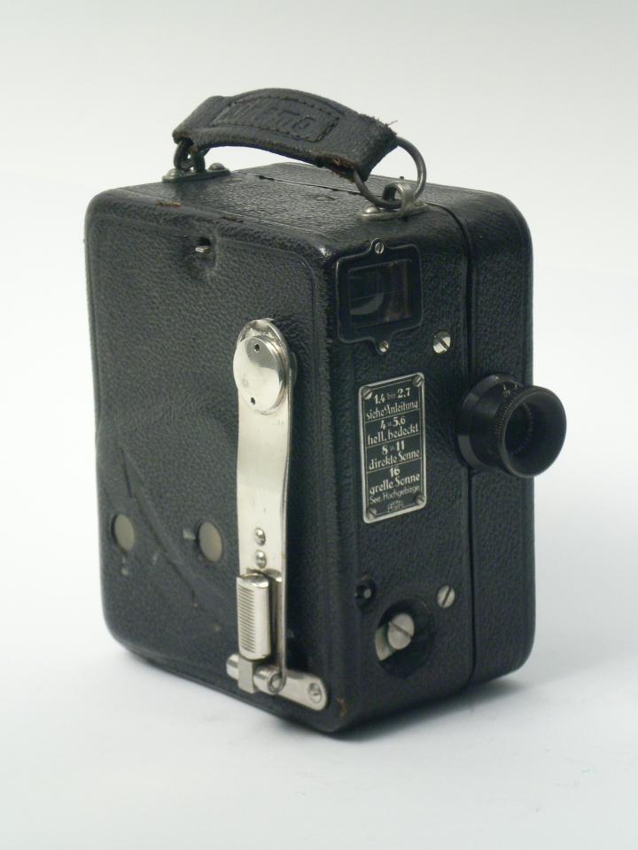 Schmalfilmkamera "Zeiss Ikon Kinamo S 10" (Industrie- und Filmmuseum Wolfen CC BY-NC-SA)