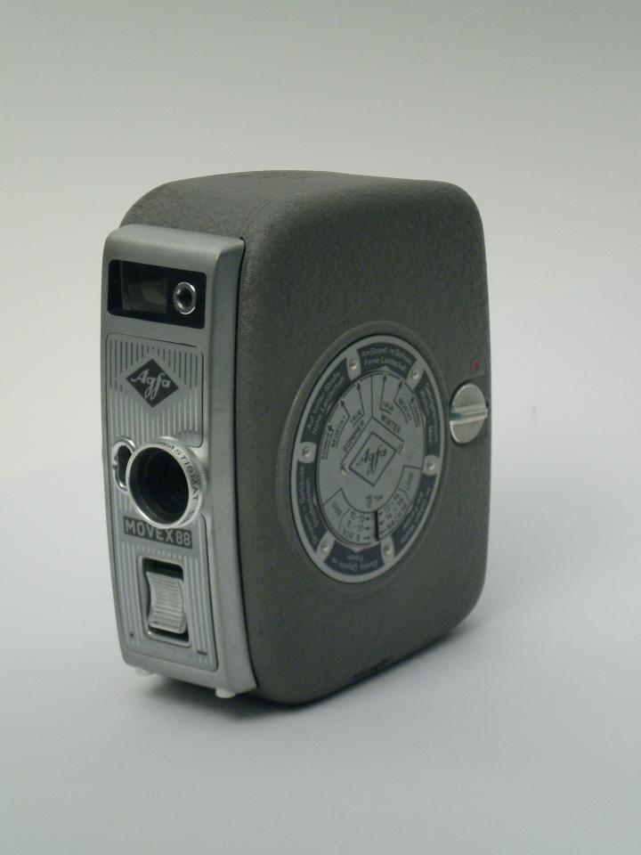 Schmalfilmkamera "Agfa Movex 88" (Industrie- und Filmmuseum Wolfen CC BY-NC-SA)