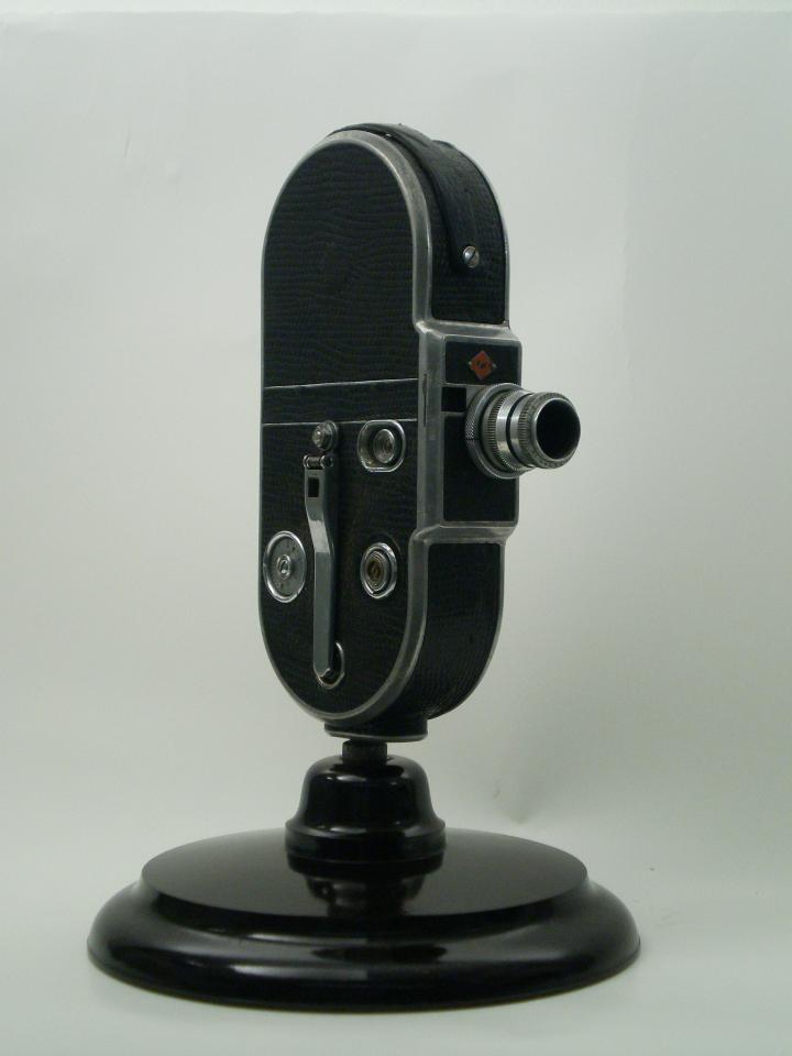 Schmalfilmkamera "Agfa Movex 30 B" (Industrie- und Filmmuseum Wolfen CC BY-NC-SA)
