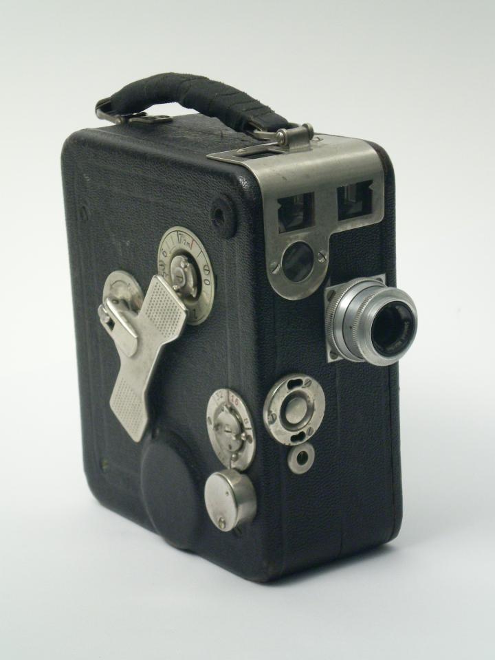 Schmalfilmkamera "Cine-Nizo 8 E Modell C" (Industrie- und Filmmuseum Wolfen CC BY-NC-SA)