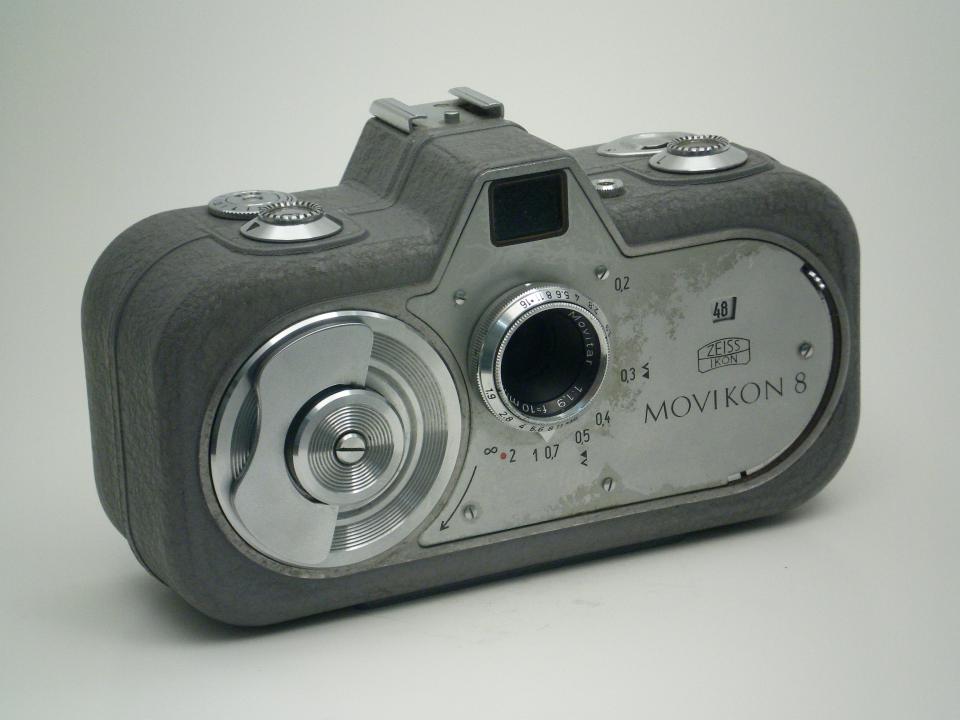 Schmalfilmkamera "Zeiss Ikon Movikon 8" (Industrie- und Filmmuseum Wolfen CC BY-NC-SA)