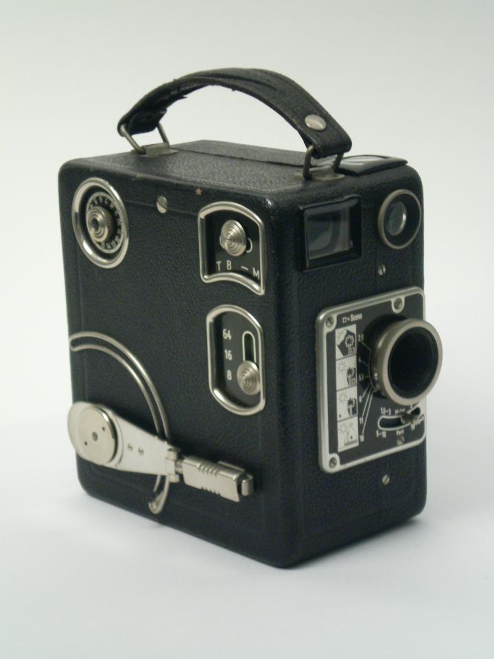 Schmalfilmkamera "Siemens B" (Industrie- und Filmmuseum Wolfen CC BY-NC-SA)