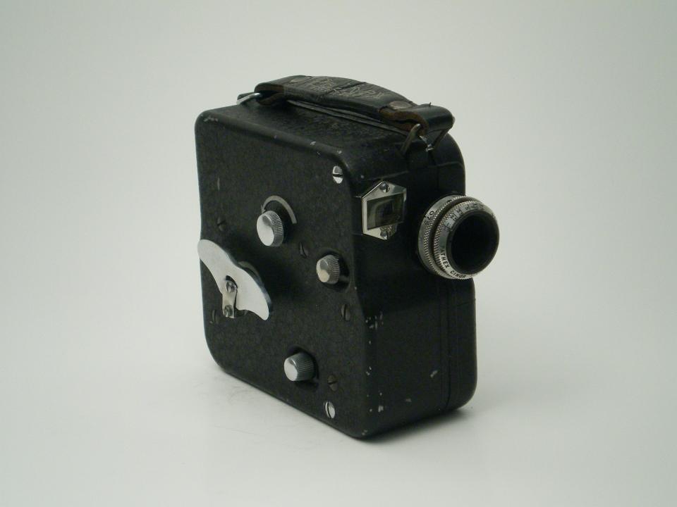 Schmalfilmkamera "Pathè Motocamera H" (Industrie- und Filmmuseum Wolfen CC BY-NC-SA)