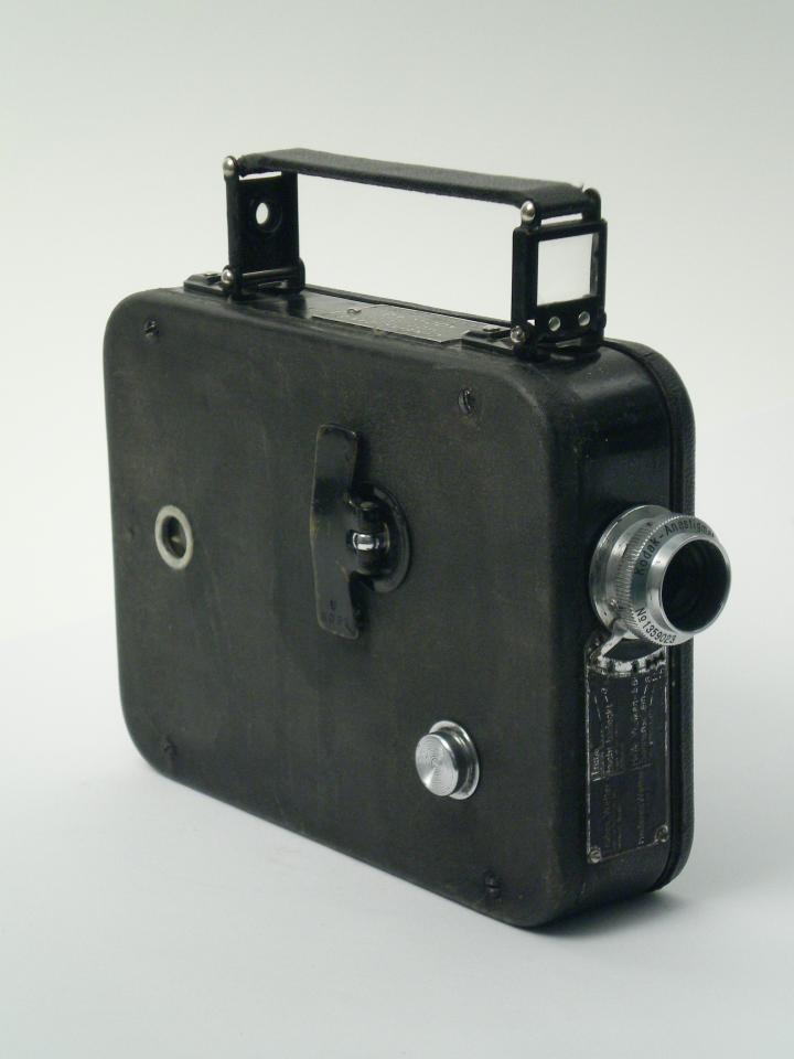 Schmalfilmkamera "Cine-Kodak 8 Modell 25" (Industrie- und Filmmuseum Wolfen CC BY-NC-SA)