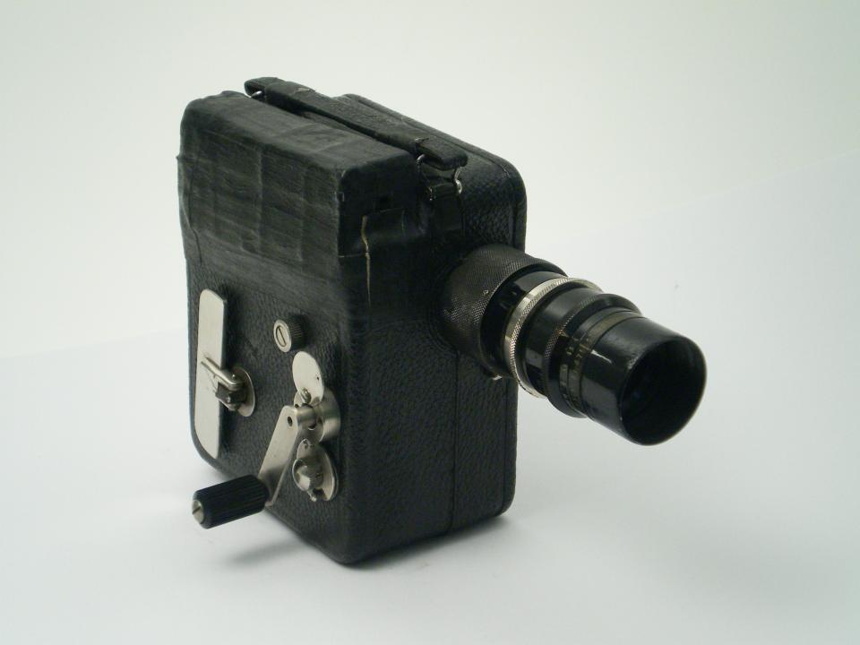 Schmalfilmkamera "Cine Nizo 9,5 F" (Industrie- und Filmmuseum Wolfen CC BY-NC-SA)