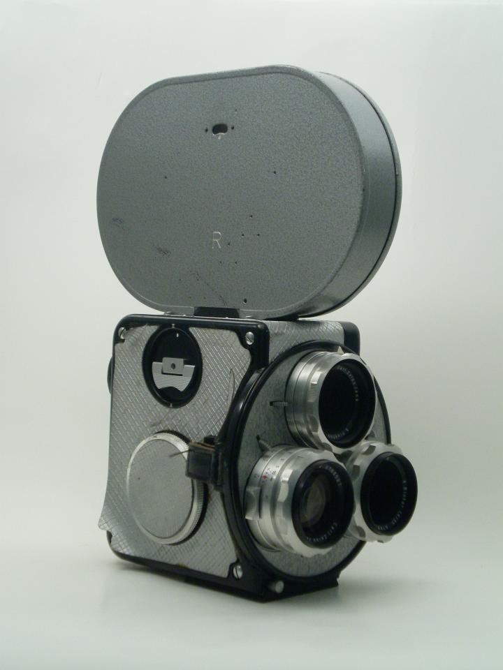 Schmalfilmkamera "Pentacon Pentaflex 16" (Industrie- und Filmmuseum Wolfen CC BY-NC-SA)