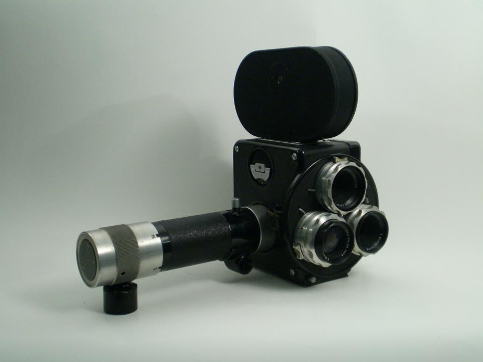 Schmalfilmkamera "AK 16" (Industrie- und Filmmuseum Wolfen CC BY-NC-SA)