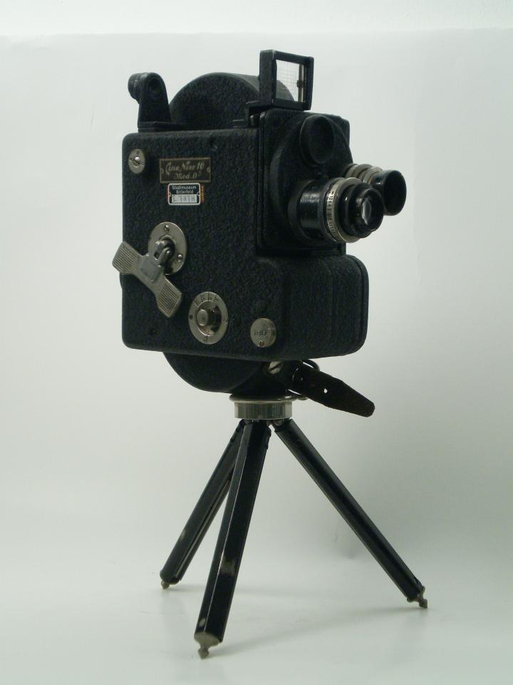 Schmalfilmkamera "Cine Nizo 16 D 3" (Industrie- und Filmmuseum Wolfen CC BY-NC-SA)