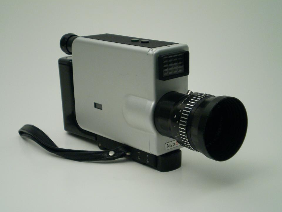 Schmalfilmkamera "Nizo  S 8" (Industrie- und Filmmuseum Wolfen CC BY-NC-SA)