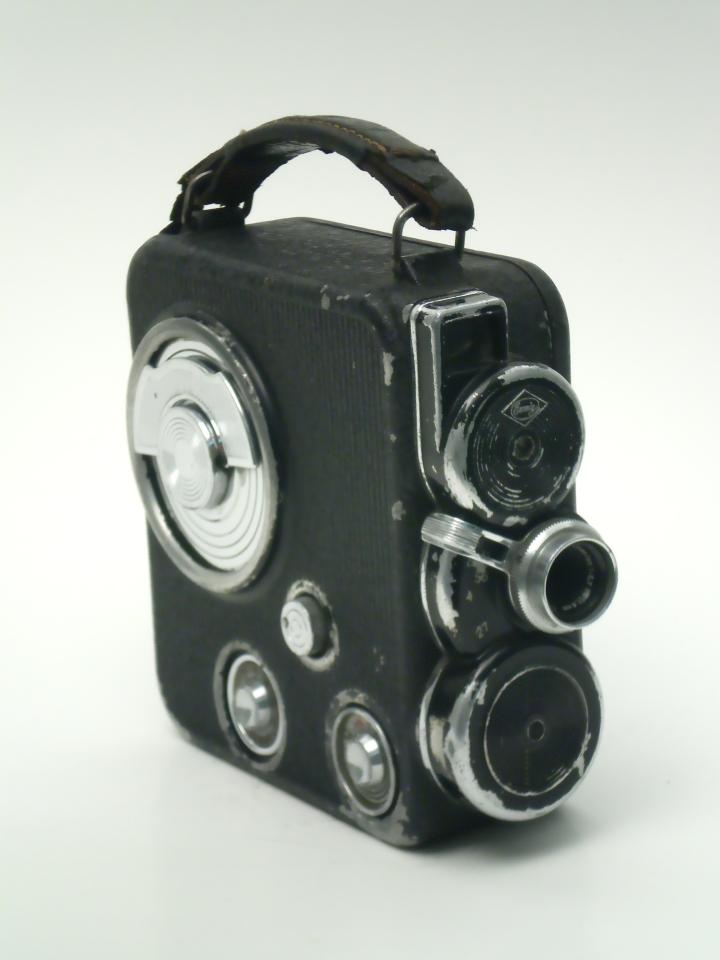 Schmalfilmkamera "Eumig C 58" (Industrie- und Filmmuseum Wolfen CC BY-NC-SA)