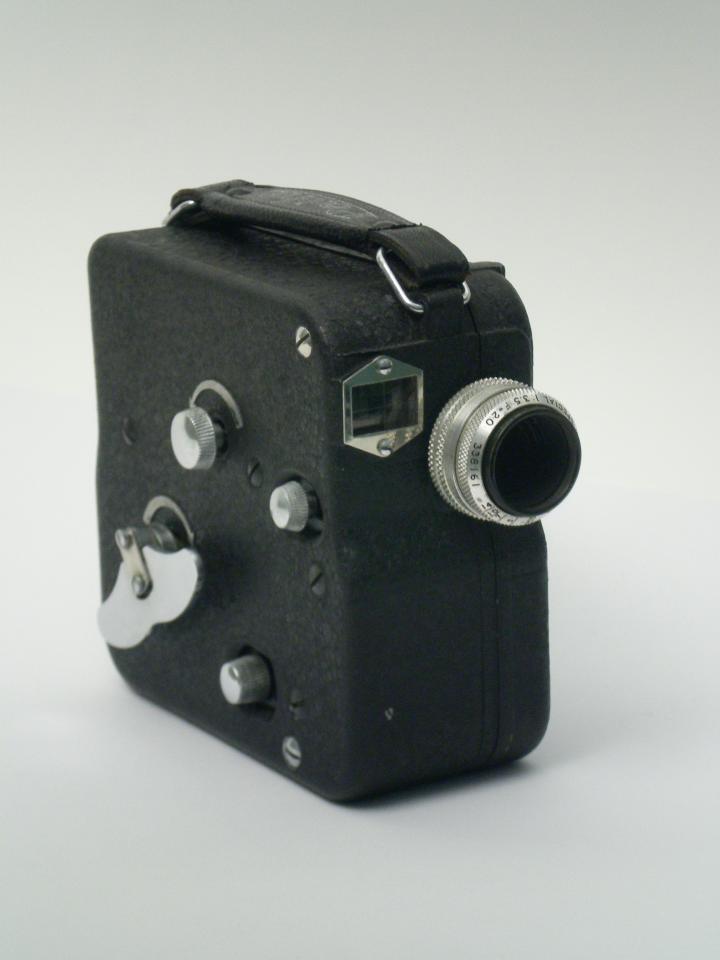 Schmalfilmkamera "Pathè Motocamera H" (Industrie- und Filmmuseum Wolfen CC BY-NC-SA)