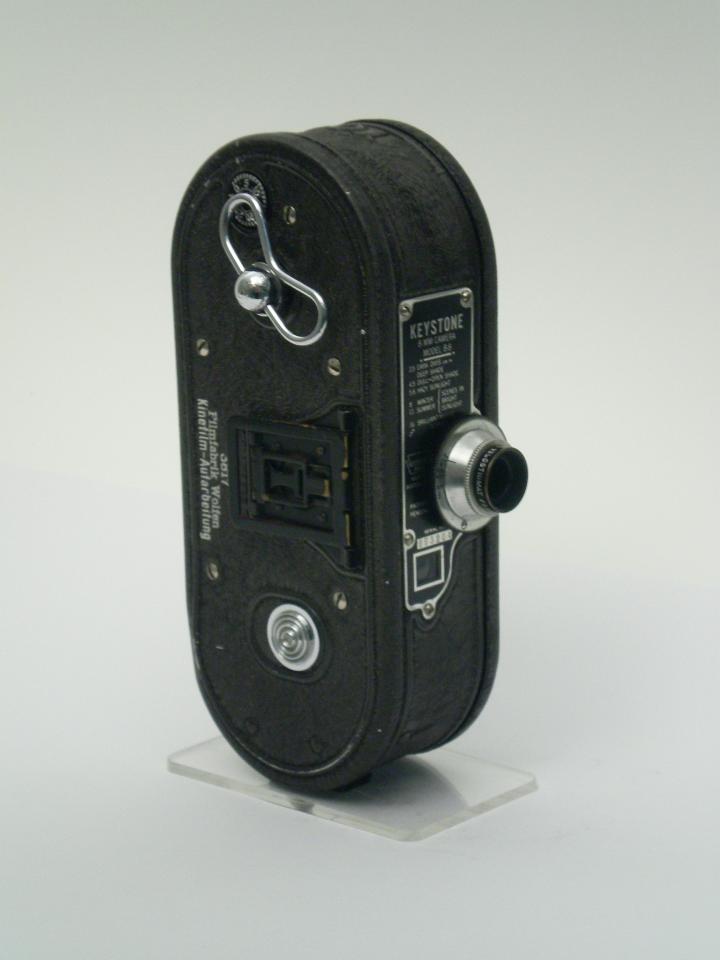 Schmalfilmkamera "Keystone Model B-8" (Industrie- und Filmmuseum Wolfen CC BY-NC-SA)
