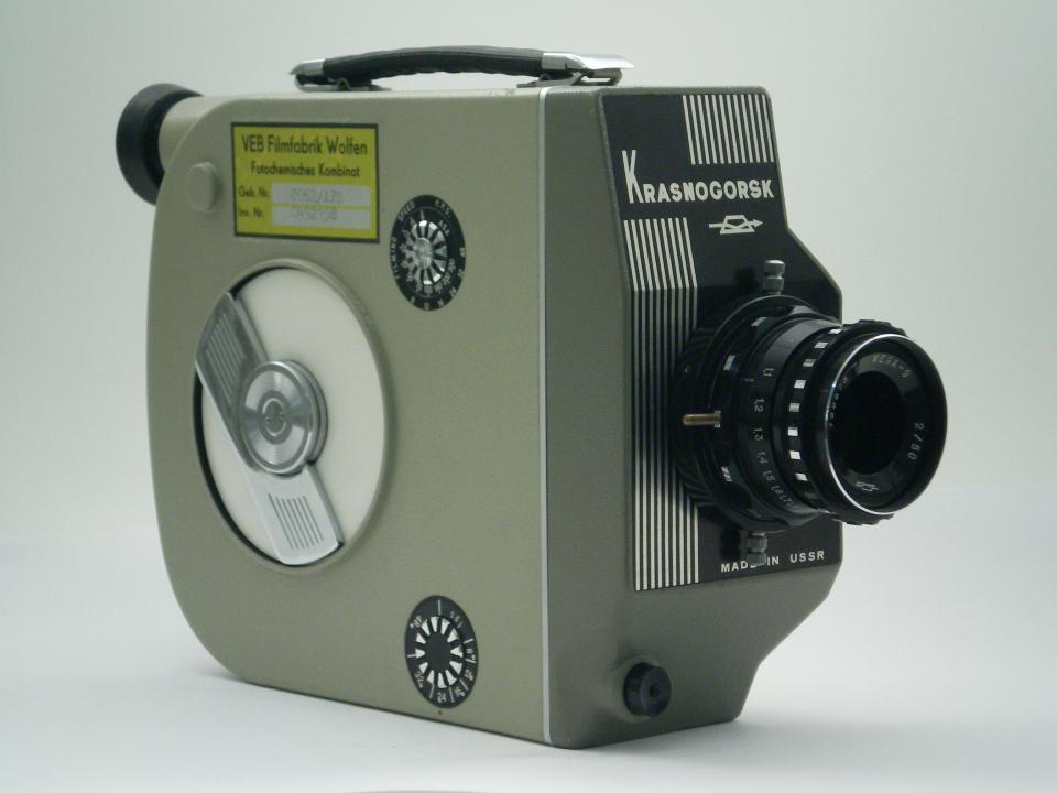 Schmalfilmkamera "Krasnogorsk" (Industrie- und Filmmuseum Wolfen CC BY-NC-SA)