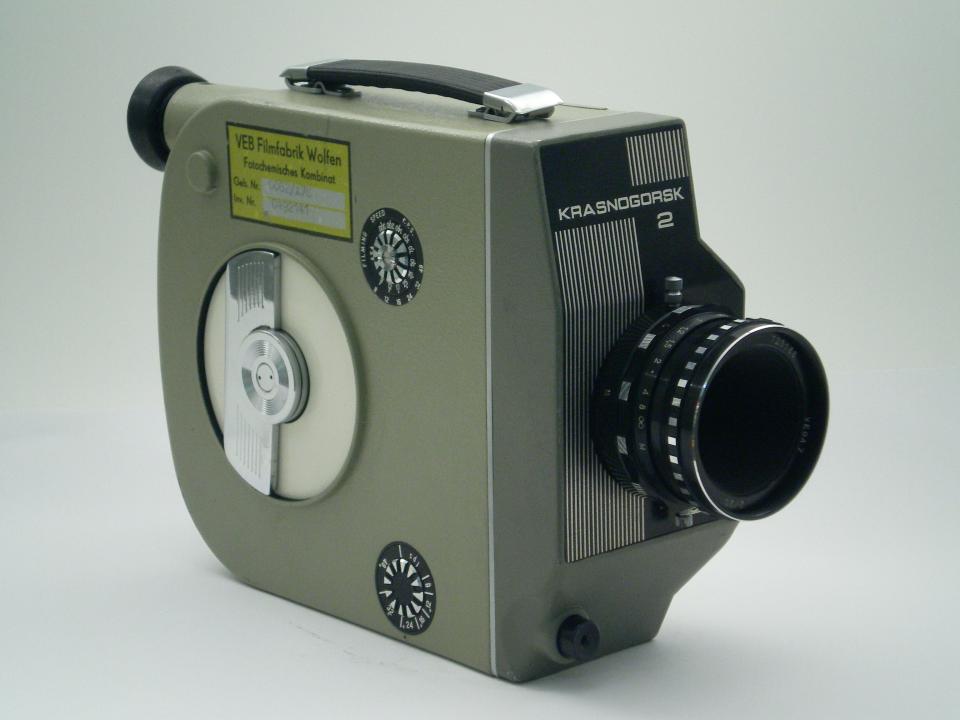 Schmalfilmkamera "Krasnogorsk-2" (Industrie- und Filmmuseum Wolfen CC BY-NC-SA)