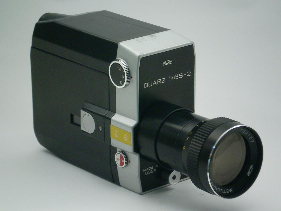 Schmalfilmkamera "Quarz 1x8 S-2" (Industrie- und Filmmuseum Wolfen CC BY-NC-SA)