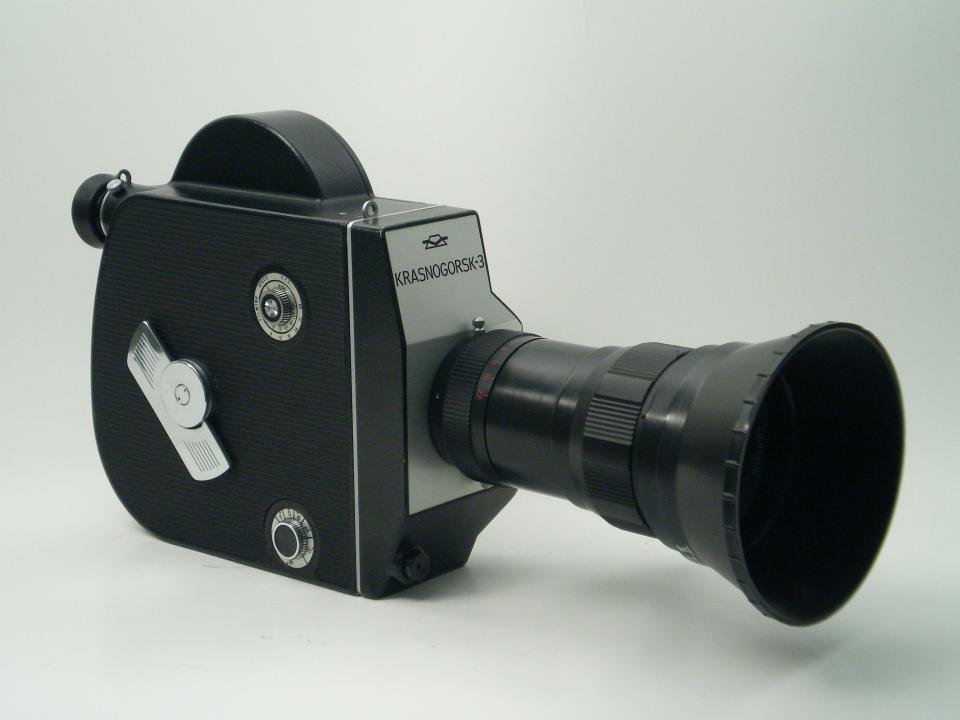 Schmalfilmkamera "Krasnogorsk-3" (Industrie- und Filmmuseum Wolfen CC BY-NC-SA)