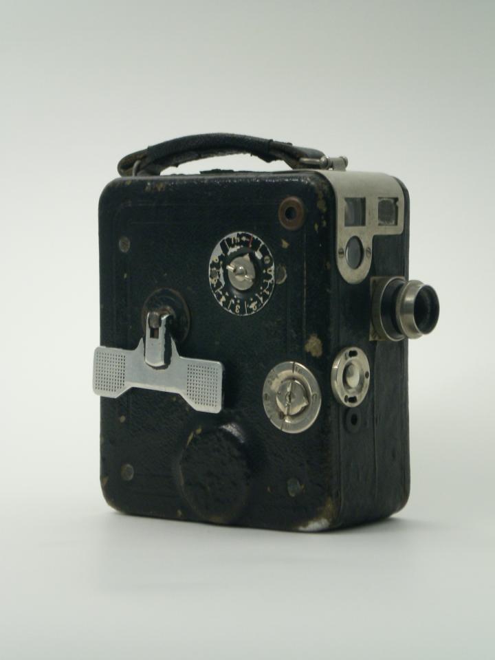 Schmalfilmkamera "Cine Nizo 8E B" (Industrie- und Filmmuseum Wolfen CC BY-NC-SA)