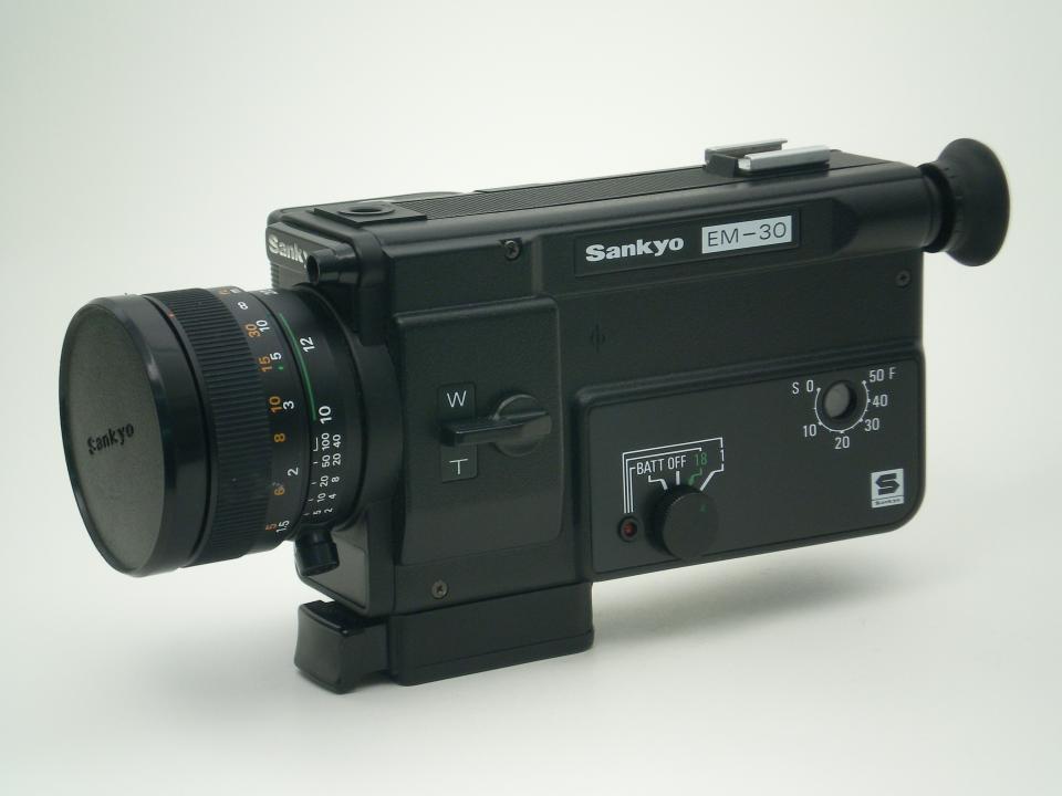 Schmalfilmkamera "Sankyo EM-30" (Industrie- und Filmmuseum Wolfen CC BY-NC-SA)