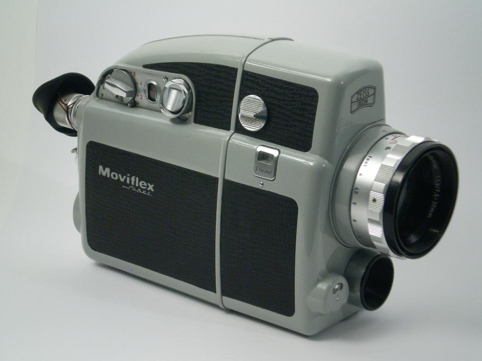 Schmalfilmkamera "Zeiss Ikon Moviflex super" (Industrie- und Filmmuseum Wolfen CC BY-NC-SA)