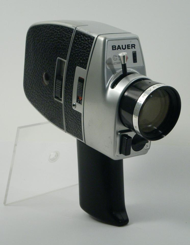 Schmalfilmkamera Bauer C1 super (Industrie- und Filmmuseum Wolfen CC BY-NC-SA)