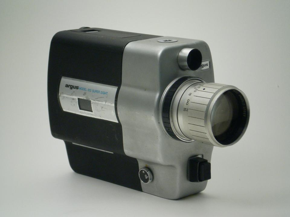 Schmalfilmkamera Argus Model 812 Super eight (Industrie- und Filmmuseum Wolfen CC BY-NC-SA)