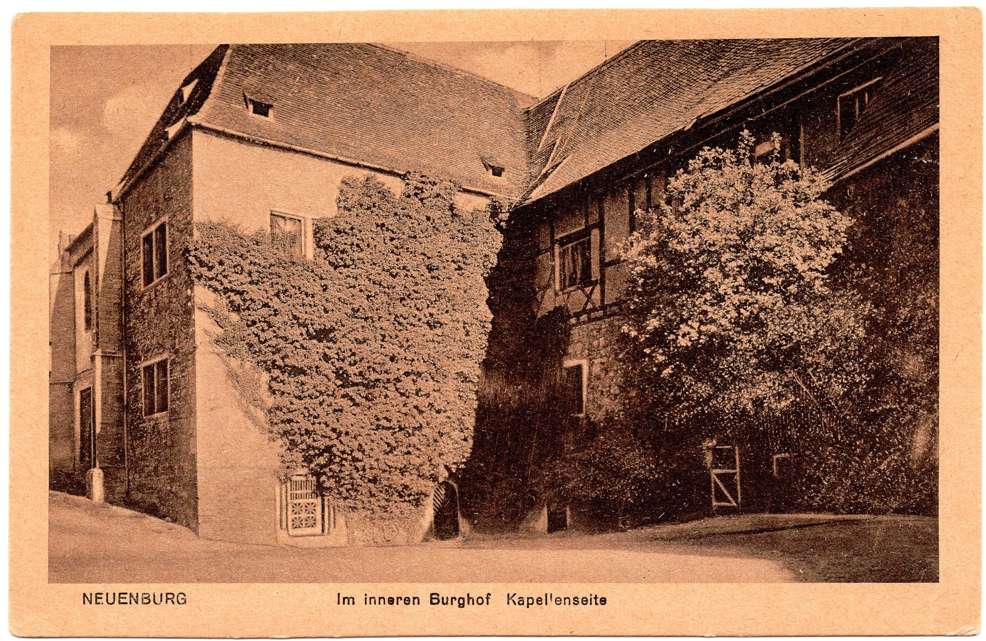 NEUENBURG Im inneren Burghof Kapellenseite (Kulturstiftung Sachsen-Anhalt CC BY-NC-SA)