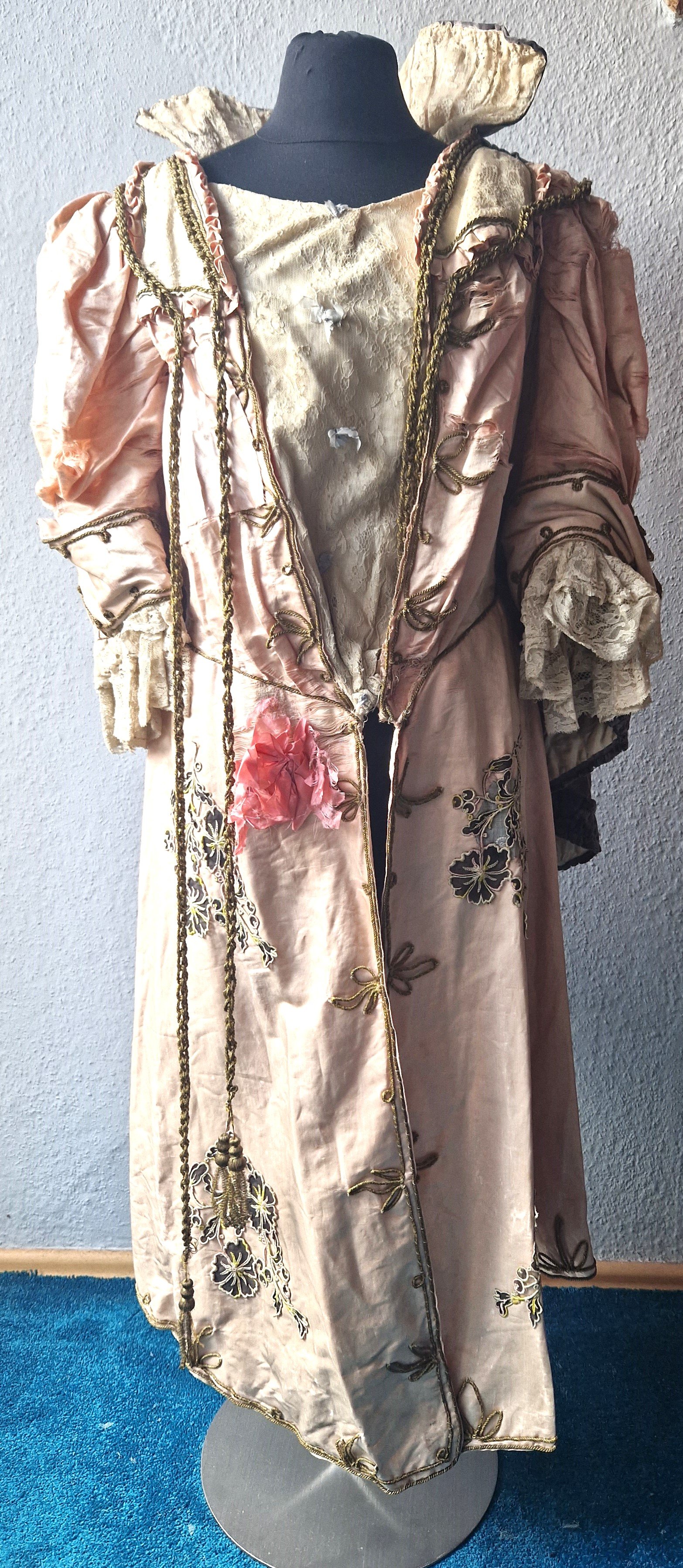 Kleid im Stil der Spätrenaissance, 2. Hälfte 19. Jh. (Schloß Wernigerode GmbH RR-F)