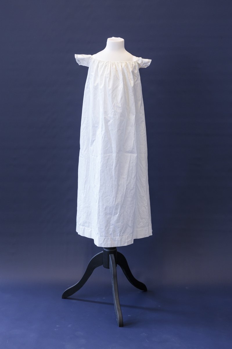Taufkleid aus weißer Baumwolle, um 1920-1950 (?) (Schloß Wernigerode GmbH RR-F)