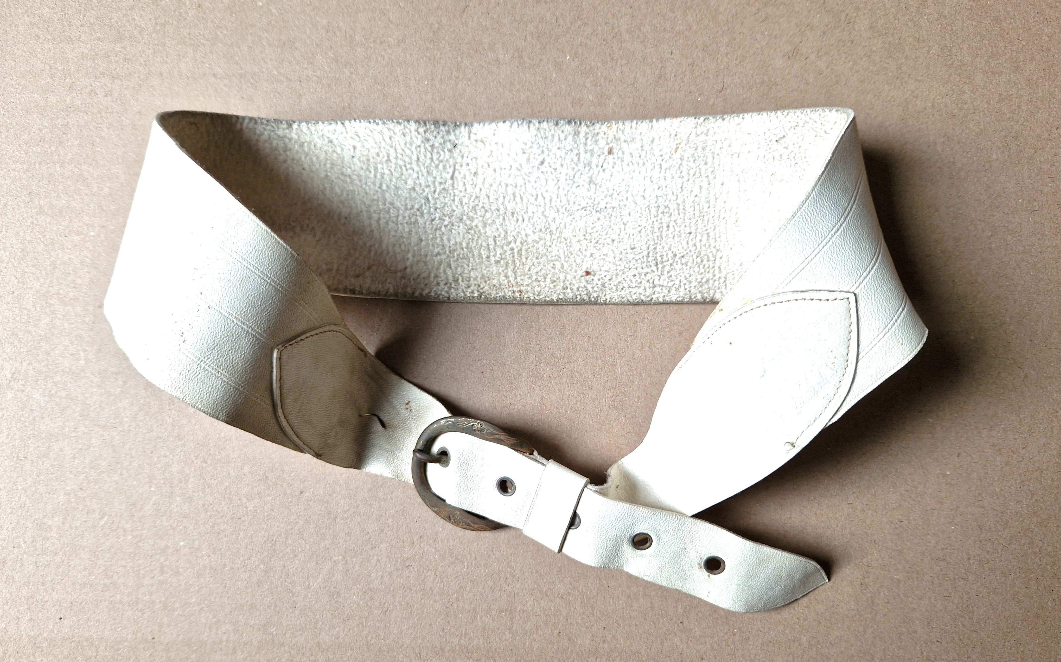 Damengürtel aus weißem Leder, 1. Hälfte 20. Jh. (?) (Schloß Wernigerode GmbH RR-R)