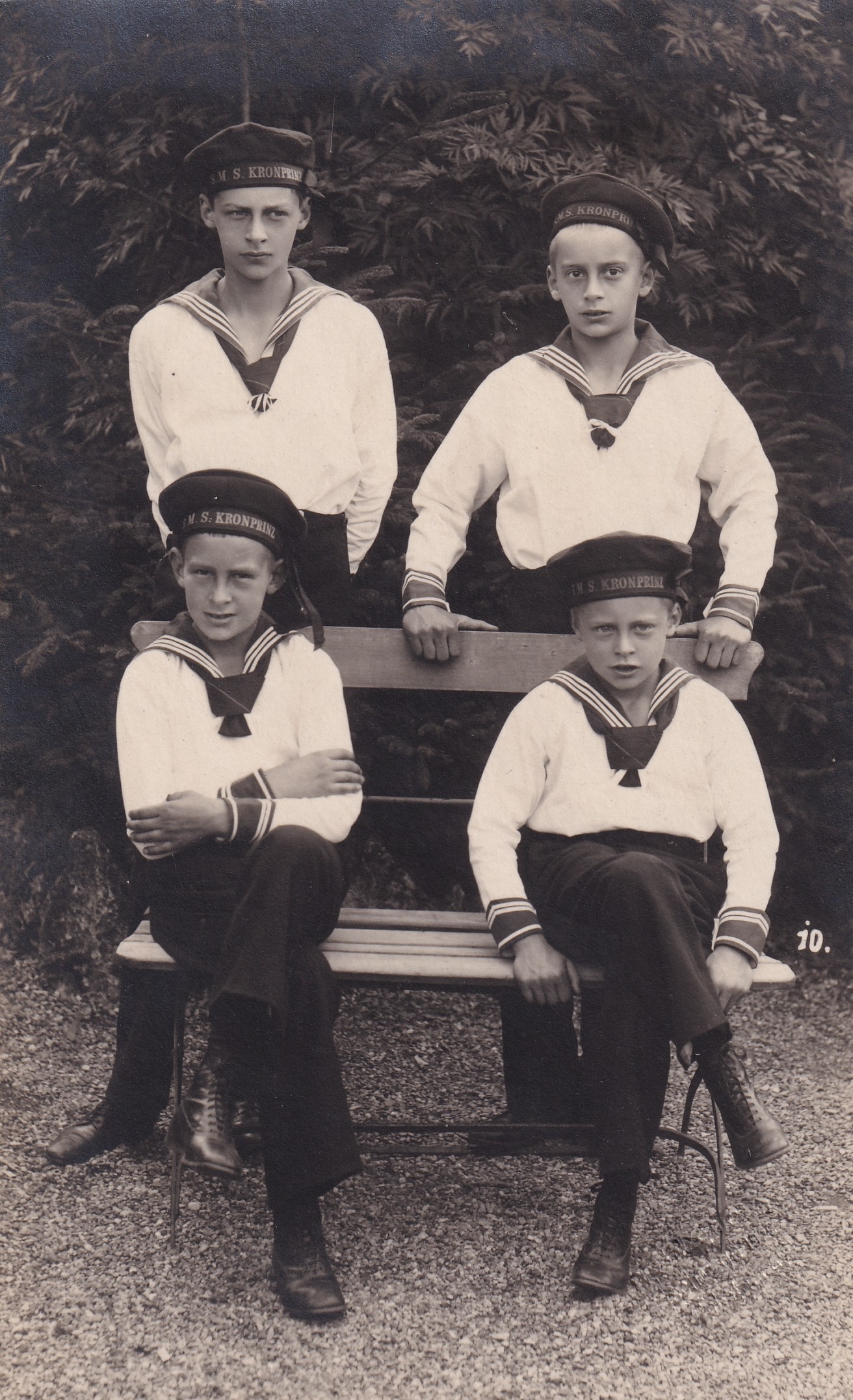 Bildpostkarte mit den Söhnen des Kronprinzenpaares, 1919 (Schloß Wernigerode GmbH RR-F)