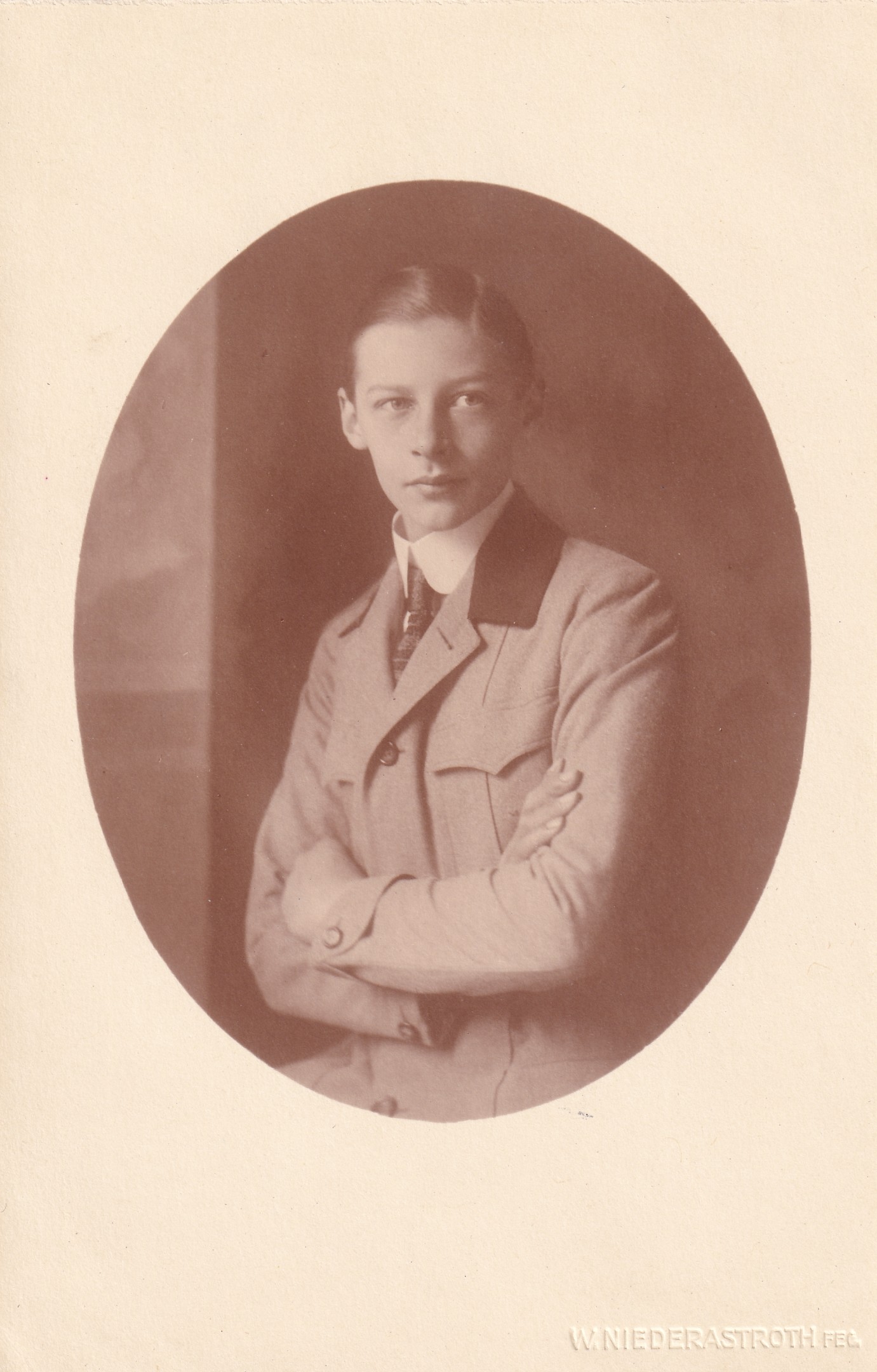 Bildpostkarte mit Foto des Prinzen Wilhelm von Preußen (1906-1940), 1919 (Schloß Wernigerode GmbH RR-F)