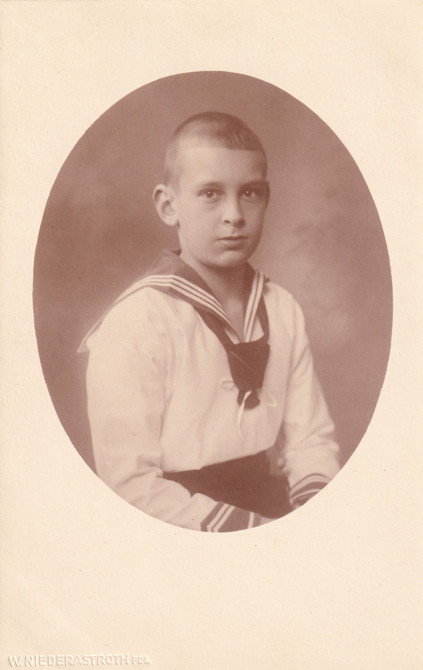 Bildpostkarte mit Foto des Prinzen Hubertus von Preußen (1909-1950), 1919 (Schloß Wernigerode GmbH RR-F)