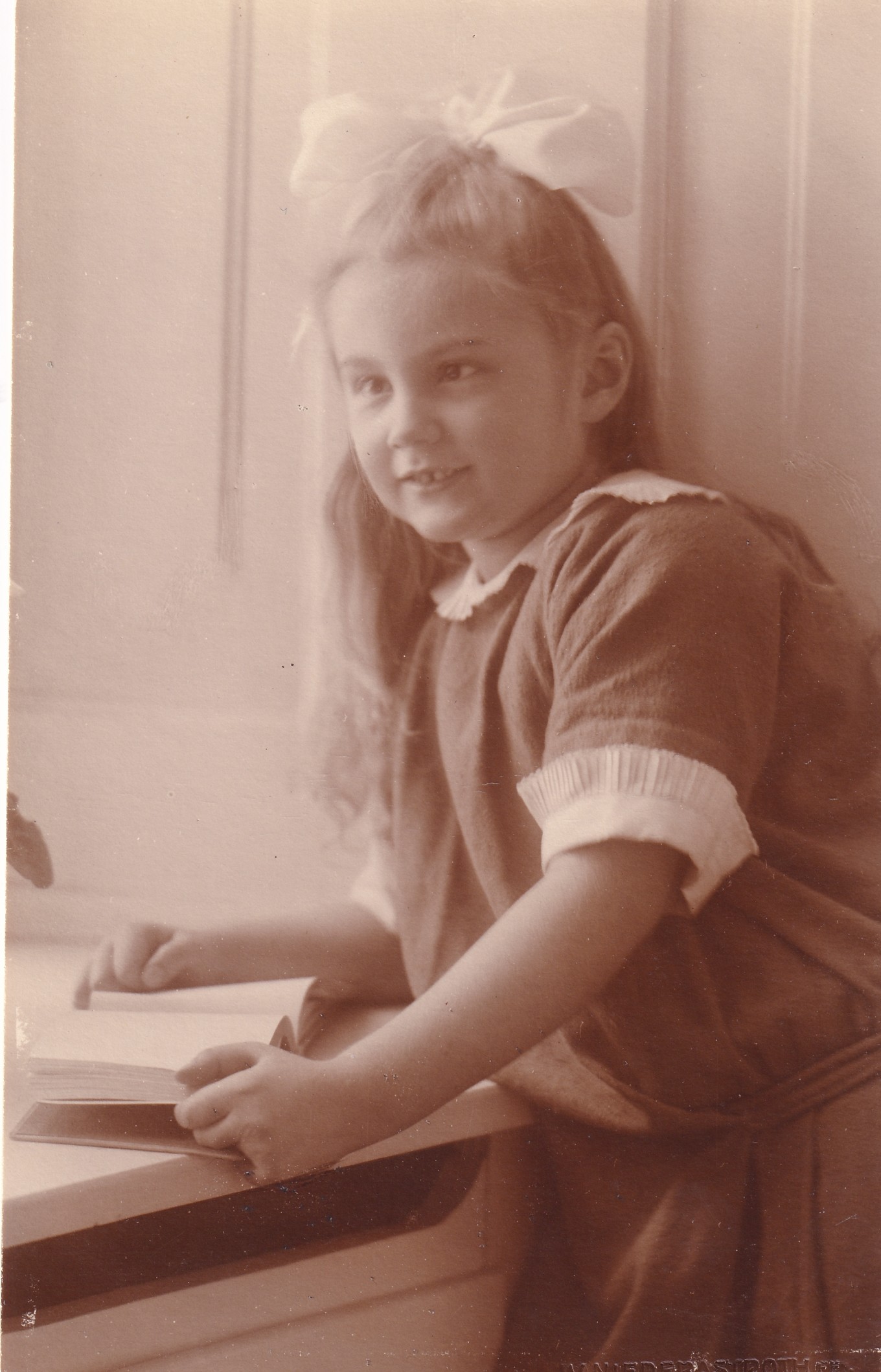 Bildpostkarte mit Foto der Prinzessin Cecilie von Preußen (1917-1975), 1923 (Schloß Wernigerode GmbH RR-F)