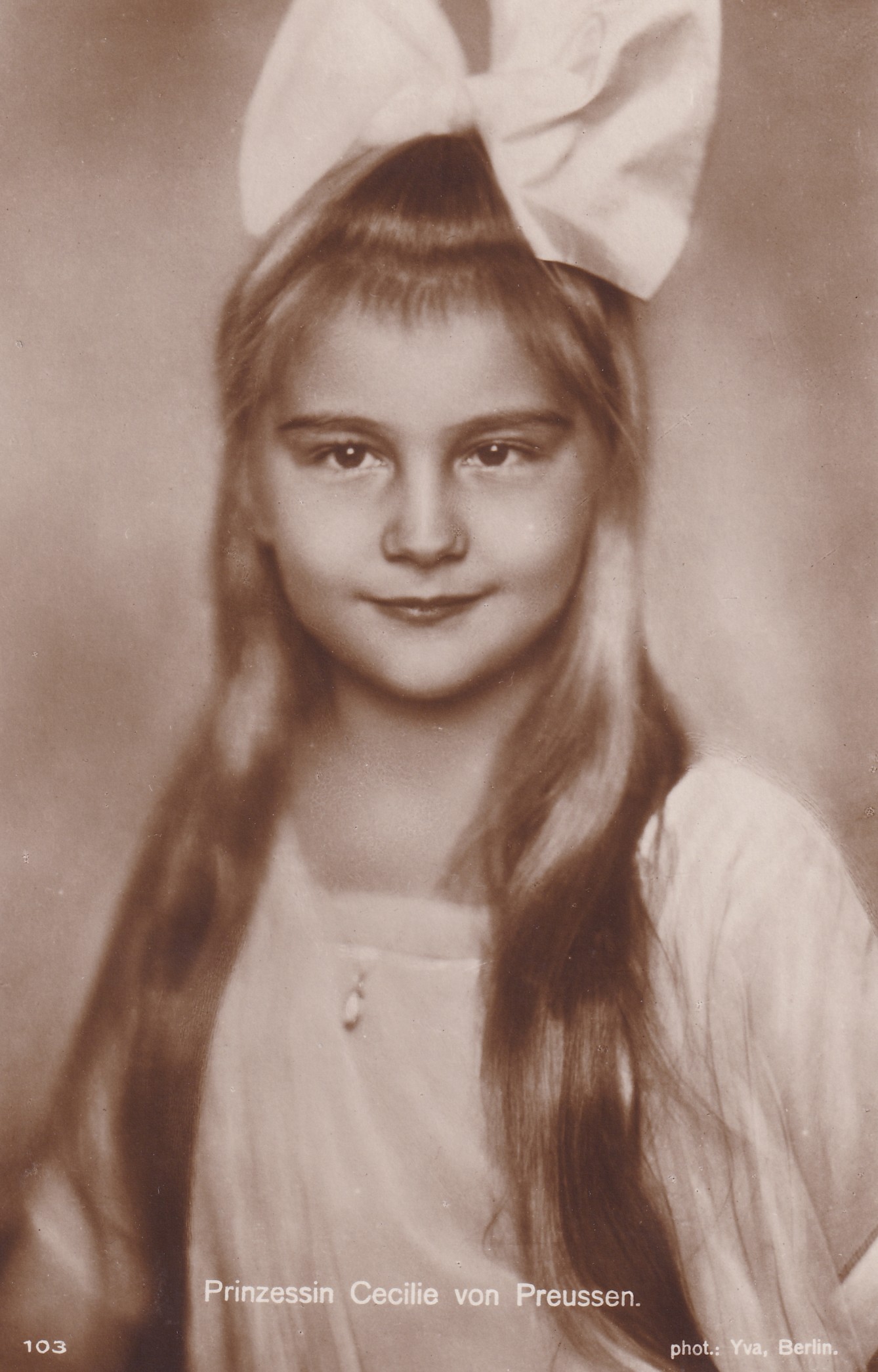 Bildpostkarte mit Foto der Prinzessin Cecilie von Preußen (1917-1975), 1926 (Schloß Wernigerode GmbH RR-F)
