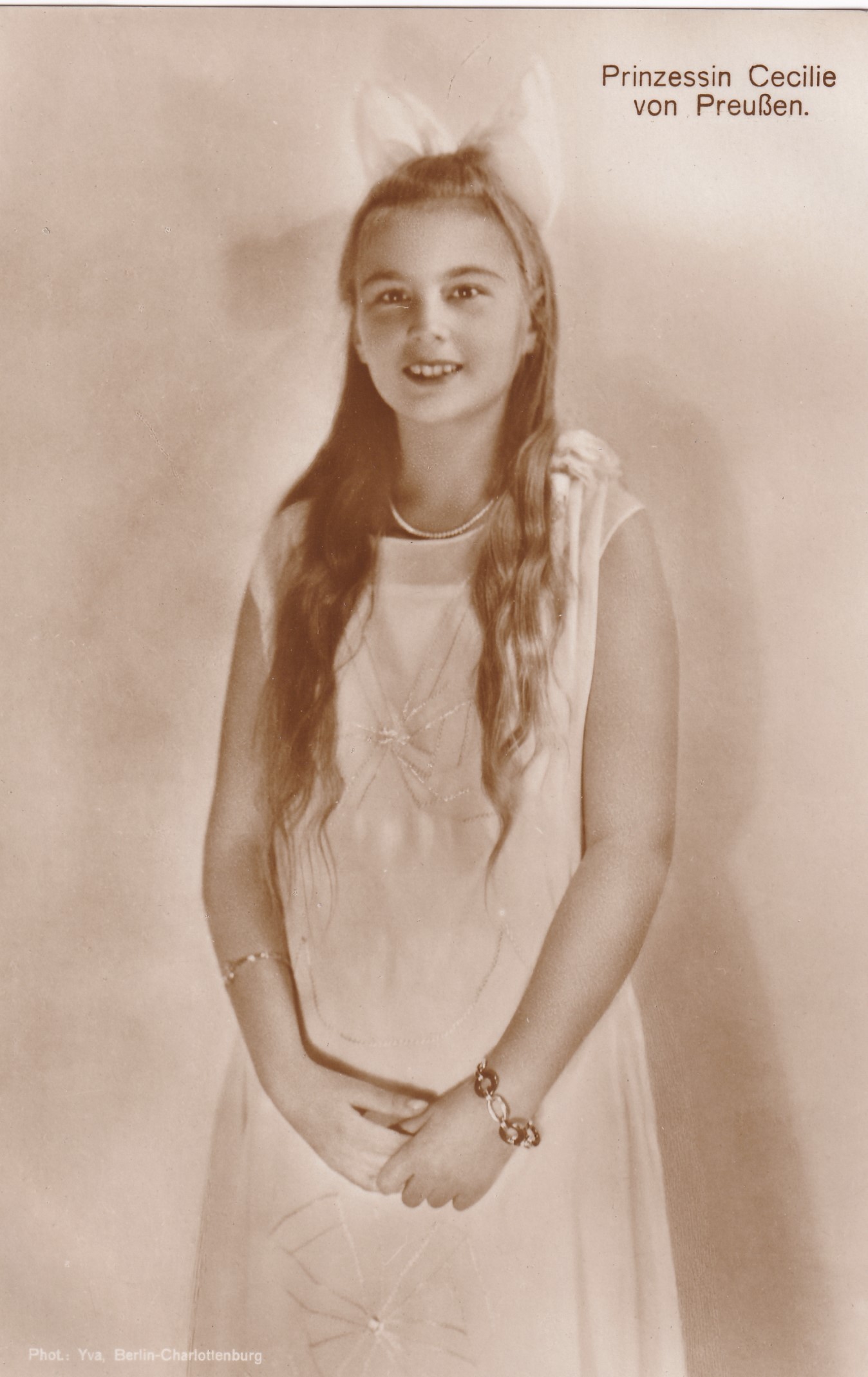 Bildpostkarte mit Foto der Prinzessin Cecilie von Preußen (1917-1975), 1930 (Schloß Wernigerode GmbH RR-F)