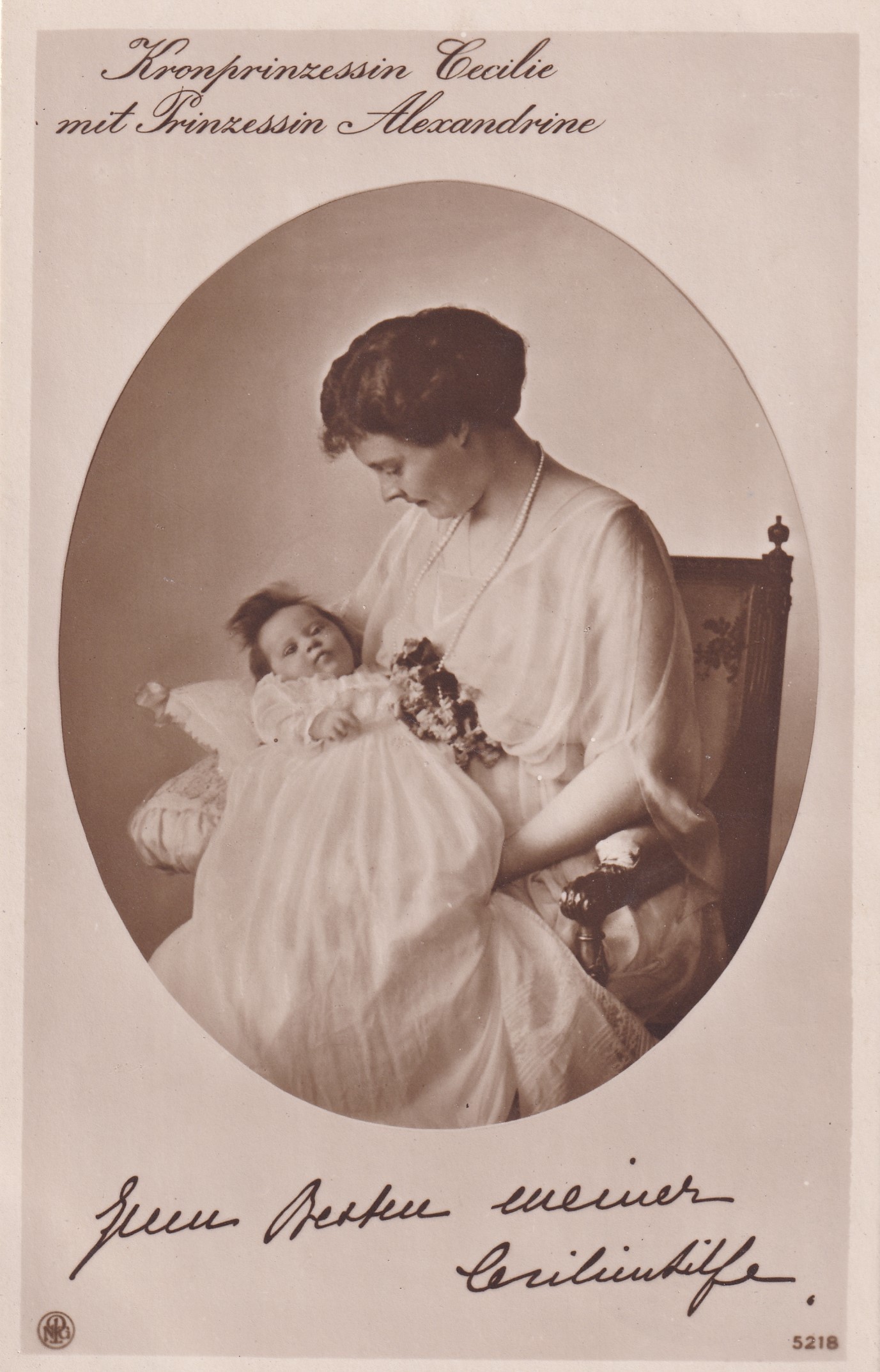 Bildpostkarte mit Foto der Kronprinzessin Cecilie mit ihrer Tochter Alexandrine, 1915 (Schloß Wernigerode GmbH RR-F)
