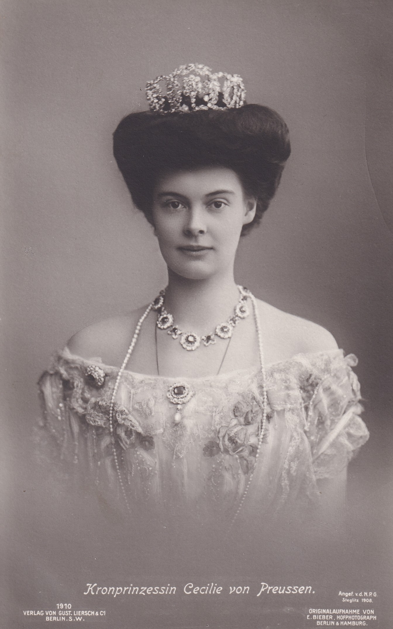 Bildpostkarte mit Foto der Kronprinzessin Cecilie, 1908 (Schloß Wernigerode GmbH RR-F)