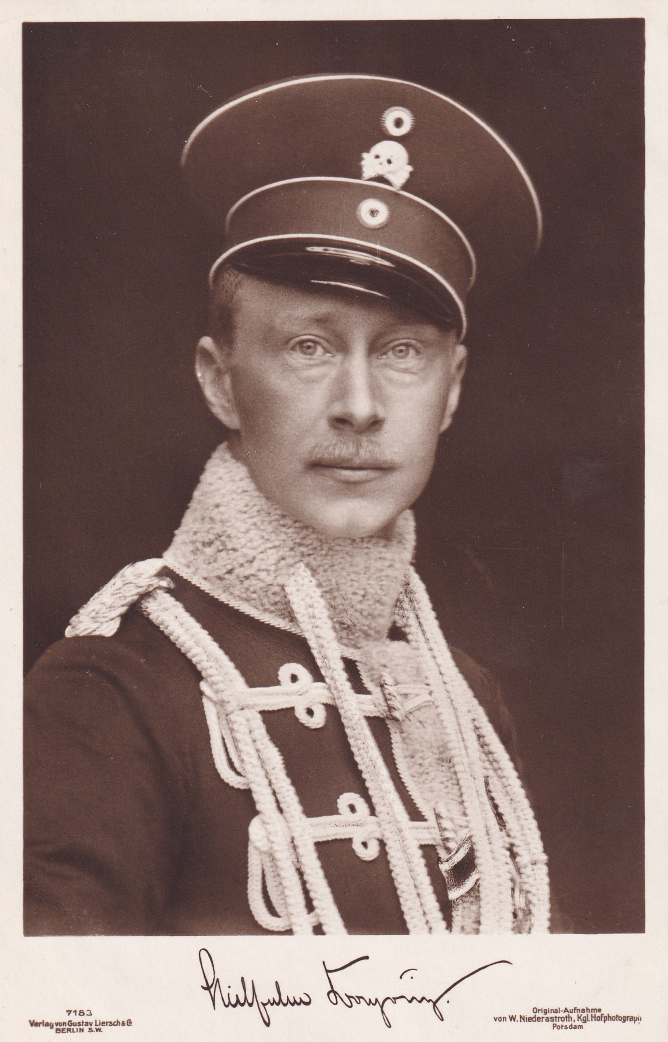 Bildpostkarte mit einem Foto des Kronprinzen Wilhelm (1882-1951) in Uniform, 1914 (Schloß Wernigerode GmbH RR-F)