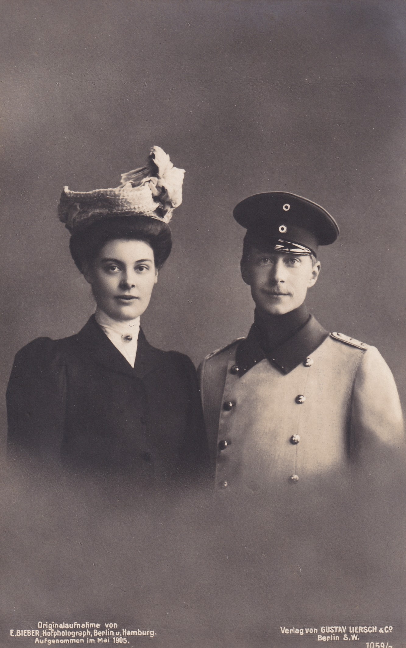 Bildpostkarte mit Foto des Kronprinzenpaares Wilhelm und Cecilie aus der Verlobungszeit, Mai 1905 (Schloß Wernigerode GmbH RR-F)