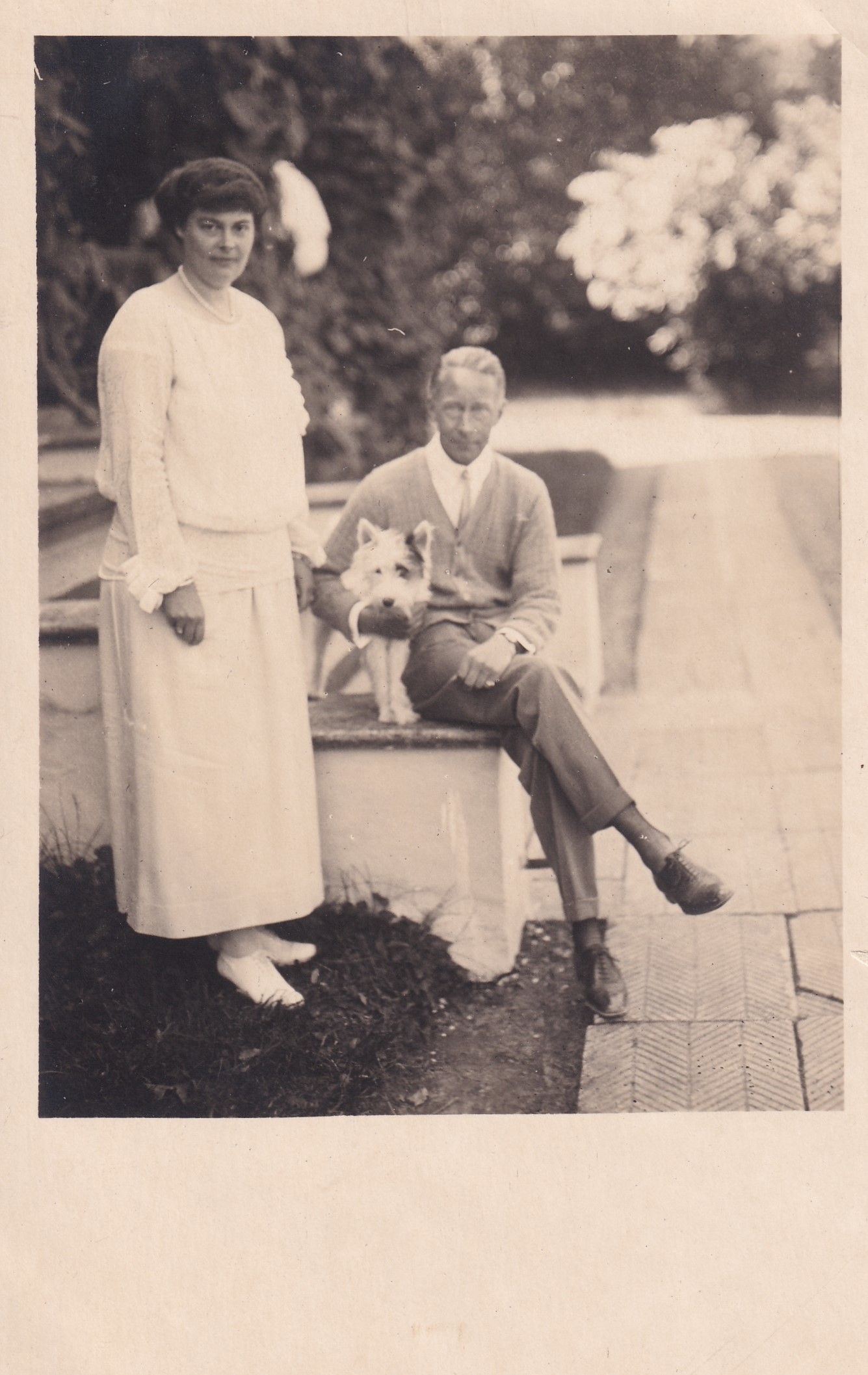 Bildpostkarte mit Foto des Kronprinzenpaares Wilhelm und Cecilie in Heiligendamm, 1924 (Schloß Wernigerode GmbH RR-F)